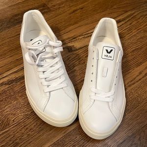 Veja esplar leather extra white sneakers new with tags size US 6/EUR 37